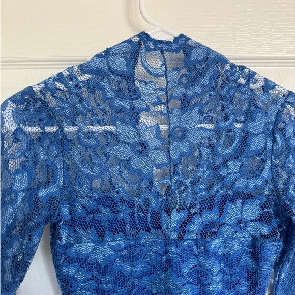 Elegant Blue Lace Dress - Picture 5 of 9